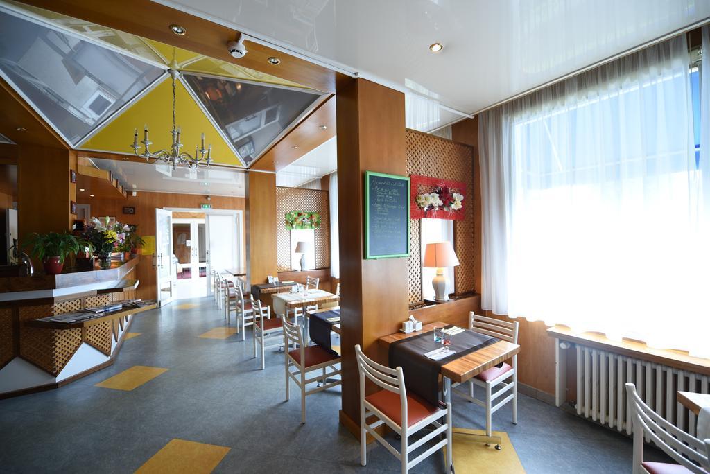 Hotel Continental Вьерзон Экстерьер фото